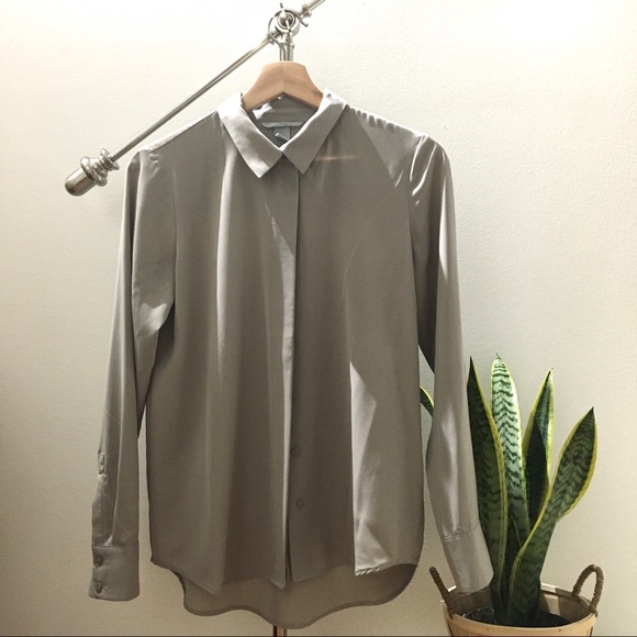 H&M Blouse - Picture 1 of 3